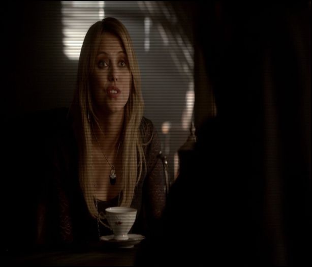 ♚ .nɘɘυp ♔ .[cl][cont : și mișcă ușor ca să îl poată scoate; și apoi își scoate brusc mâna , evident scoțând și cuțitul , face să apară o pungă cu sânge și i-o dă  . spune-mi .. a cui a fost vina ?!
