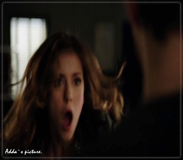 》clk *coboara scarile parca chemata cu telecomanda;-?:)) si face IP cand il vede pe Klaus viu si; nevatamat*
