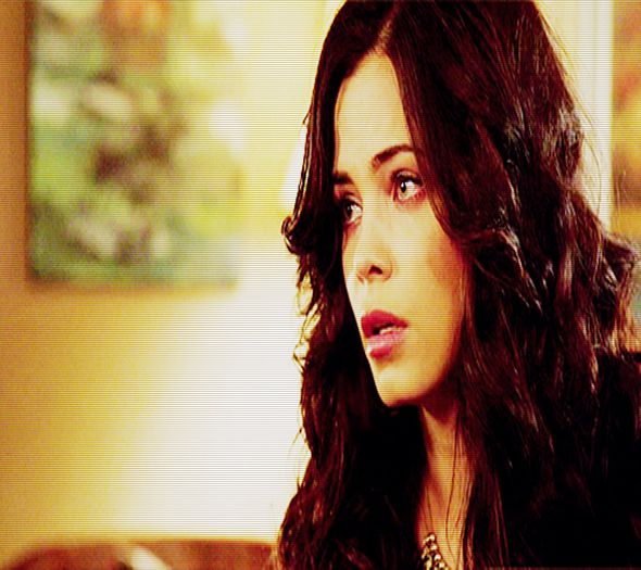 》clk Ce aveti de gand, animalelor?...Se vede ca sunteti frati...*spune in soapta o vraja ca sa se; dezlipeasca dp pereti*
