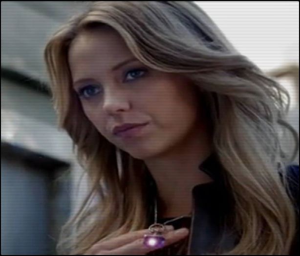 ♚ .nɘɘυp ♔ .(cl)atât de agitați .. [# începe să facă o vrajă de începe un mare vânt pe acolo; o face destul de repede și la sfârșitul vrăjii se uită la elena și freya și pică amândouă leșinate pe jos și ei îi cursese sânge din nas până-i ajunsese pe la barbie .
