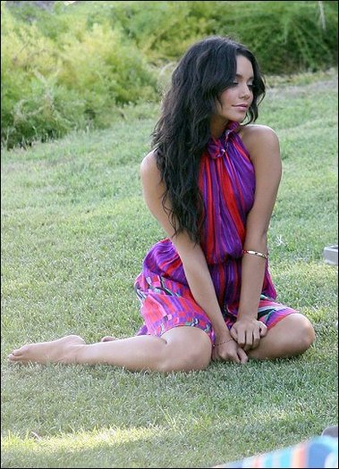 vanessa_hudgens_photoshoot_donthotlink_nc