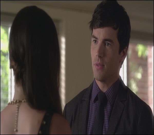Cine te-a suparat ? *se frea;qa de ea*