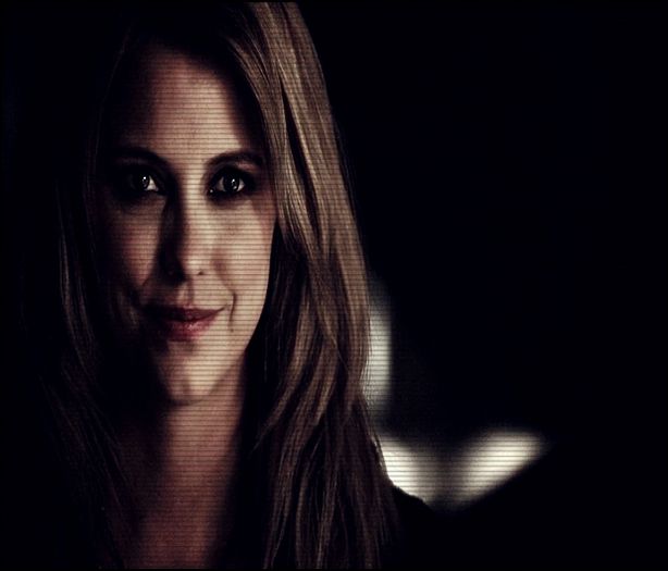 ♚ .nɘɘυp ♔ . [#intra`n casa stergandu`se cu o carpa de sange pe maini . - here - episode 47 - done