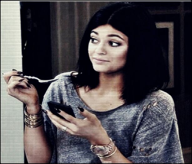 ♚ .nɘɘυp ♔ .[cl]bine , pe cat se poate .. bebe creste; [#isi duce mana pe burta . tu cum mai esti ? mai esti suparat pe mine ?
