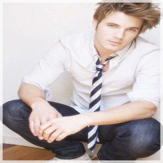 █ ▄→ nu vreau să am legături cu lumea dinafară pentru că mam resemnat la -cl-; destinul meu de puşcăriaş. nu vreau copii, nu vreau iubire. ai grijă de tine -se ridică şi este dus în celulă-
