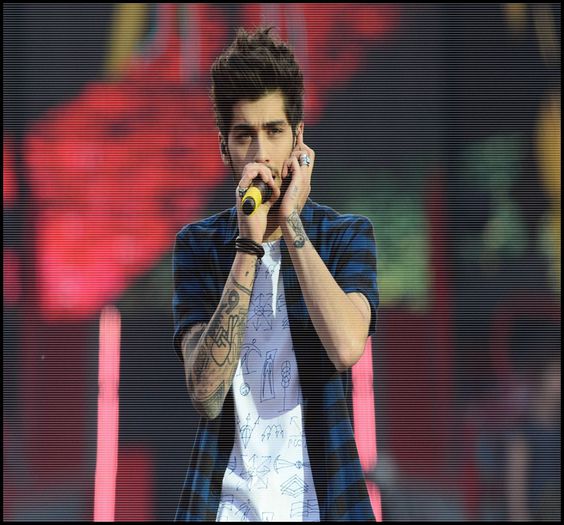 ↘. [iese din lift şi se izbeşte din greşelă de Niina|se uită la ea] Hei ..eşti bine? o.o