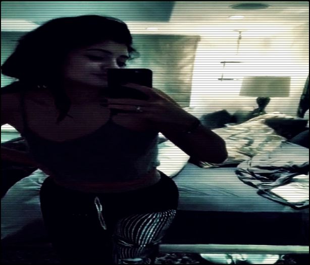 ♚ .nɘɘυp ♔ .[cl] poate o imbratisare .. #d  a trecut printr-o situatie traumatizanta si; poate o sa zici ca e bine nu stiu , dar zice ca nu vrea sa ma mai vada , ca merit pe cineva mai bun si chestii dastea .. #adda
