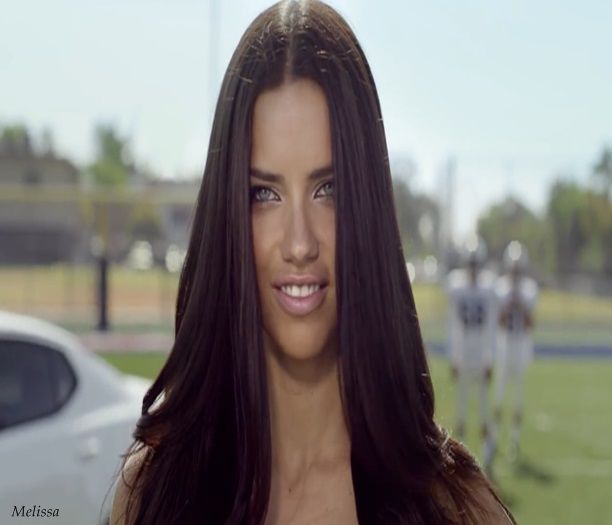 - Ce faceti ? :* *ma asez pe canapea si va privesc pe rand:3*;Nu te baga,te rog.cl; Taci cat inca mai ai demnitate :)).*iti zambesc apoi ma uit in alta parte*#renata Mai nimic,ascult muzica :O3#niina&amp;adda
