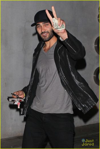 AM DUSMANIE PE BANI, SA-I DAU TOTI LA LAUTARI