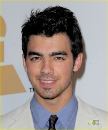 1.joe-jonas