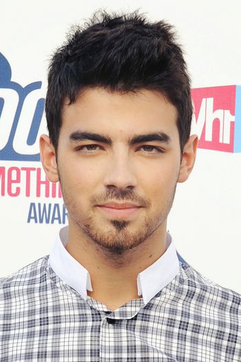 1.joe_jonas - alege 5