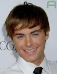 VMXROLIDGEUBWQYWVBO[1] - zac efron