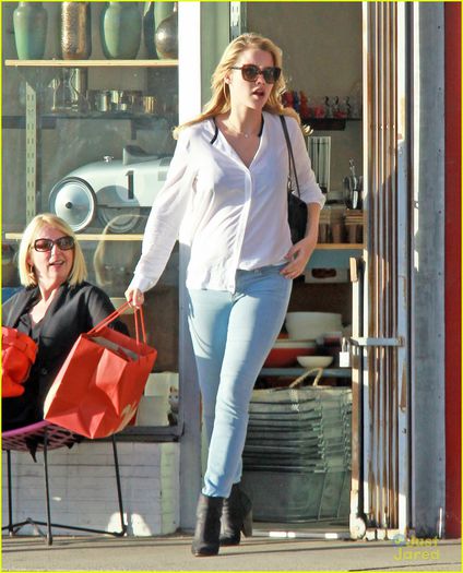 Eu am cumparat cadouri pentru cateva persoane..