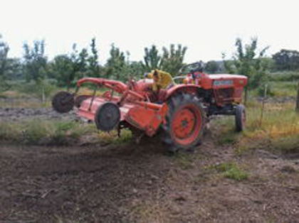 102015357_SLXDNUD - Tractoras KUBOTA