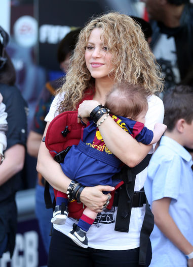 Shakira-Kids-Gerard-Pique-Soccer-Game-April-2015