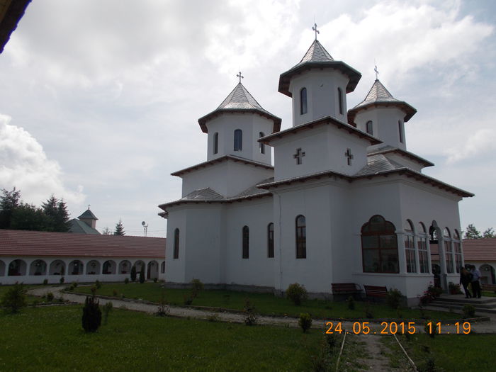 Sf.Manastire FĂGET. - PELERINI PRIN TARA FAGARASULUI