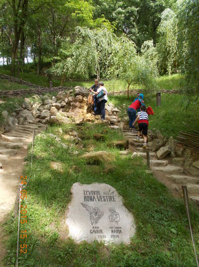 Izvorul tămăduitor Buna Vestire. - PELERINI PRIN TARA FAGARASULUI
