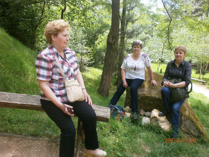 Un moment de odihnă şi meditaţie înainte de ieşire din complex... - PELERINI PRIN TARA FAGARASULUI