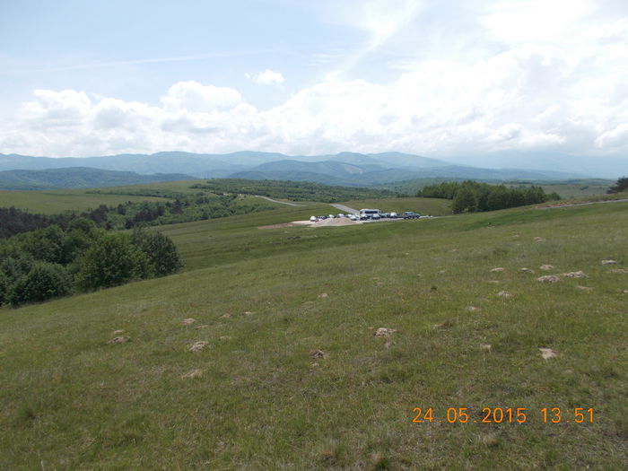 Parcarea de pe dealul Pleşu... - PELERINI PRIN TARA FAGARASULUI