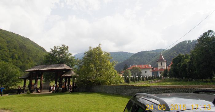 Portalul Sf. Manastiri Brâncoveanu de la Sâmbăta de Sus. - PELERINI PRIN TARA FAGARASULUI