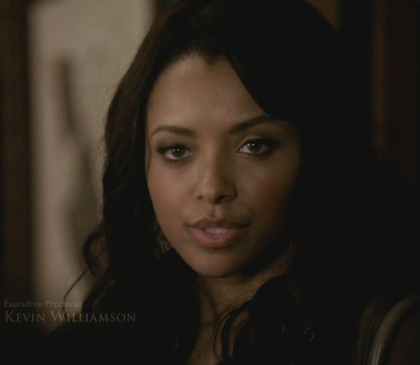 E un barbatel frumos afara care zice ca te cauta.