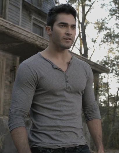 Vai, de cand nu te-am mai vazut!Intra in casa.