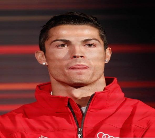 O data fac si eu de mancare si tu arunci cu sosetele, asta imi baga botu in cratita...