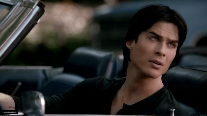 *vede cum ii sunt aruncate toate hainele pe geam*Oh Doamne..vorbea serios :|