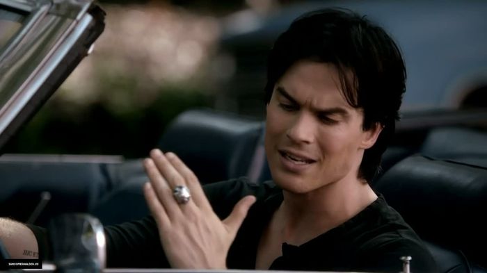 *vb in difuzor la telefon* Esti ne;;buna? Era si o camasa de la mamica