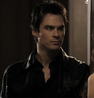 *intra cu dambul de haine si le arunca pe acolo, se duce in dormitor*