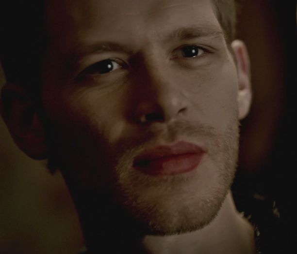 Esti o frustrata, o femeie fara scrupule si nefericita care incearca sa distruga fericirea altora.