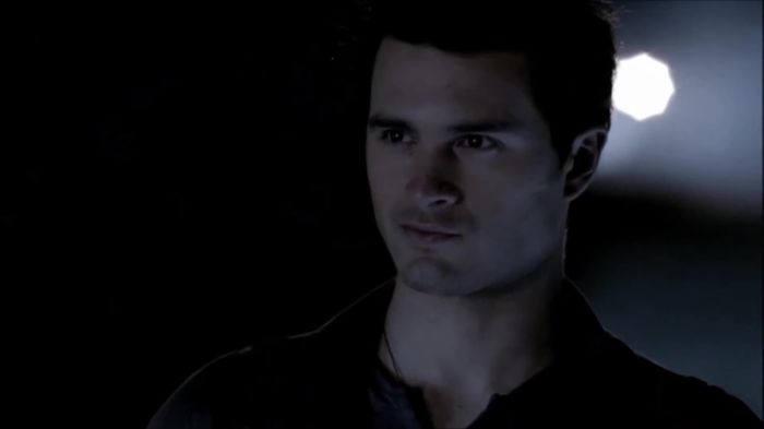 Cand era mic nu m-a lasat sa ii scot dintisoru si i-a dat capra un cap in gura si i-a cazut primul; dinte.
