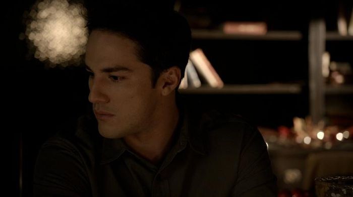 Ma gandeam ca ar trebui sa ma angajez la barul lui Derek, ca m-am certat cu sefu.