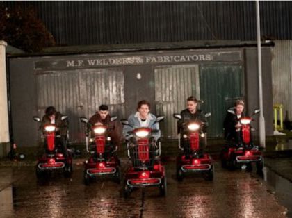 one-direction-midnight-memories-music-video1-600x450-335x251 - one direction videos