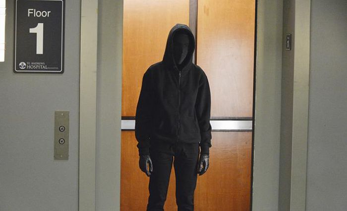 *afara , Camelia cu mafia ei le fura pe Ely,Alice,Ileana*