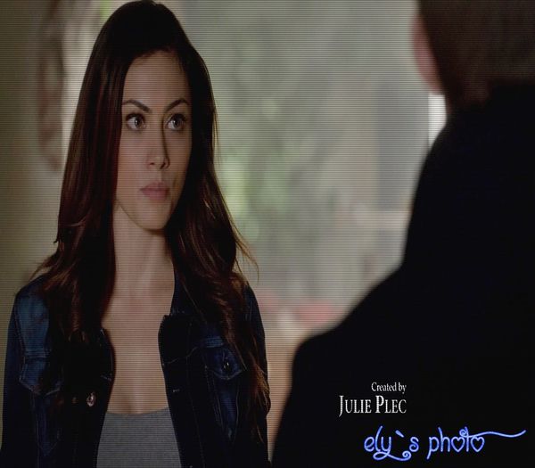 ✿ - *intra; se duce bar si isi ia o sticla*