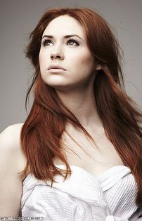 Dada bine, eu vroiam sa va anunt ca Ely a disparut. Si Alice. Ah, si taranca.