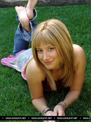 normal_025 - ashley tisdale sedinta foto 1