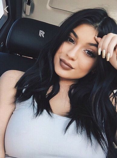 Kyllie Jenner - O iubesc ! Iubesc totul la ea !! Ochii , parul , absolut tot !!
