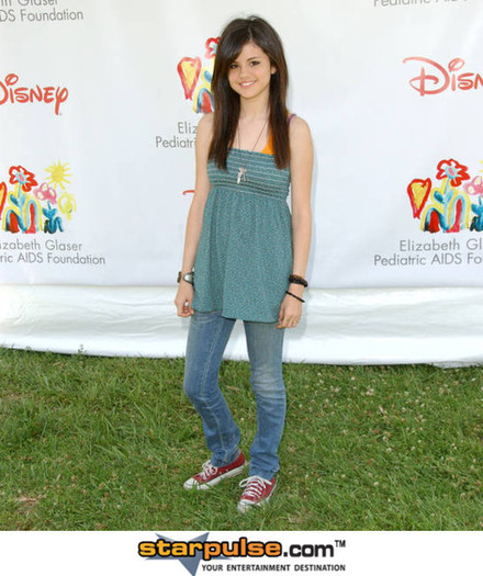 Selena Gomez-ALO-003990 - Selena Gomez