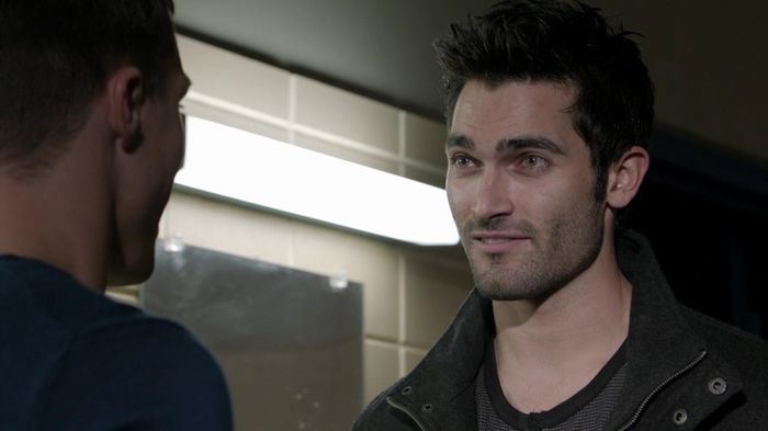 Nu-mi saruti nicio mana ca am pus mana la Cristina si acolo am voie doar eu.