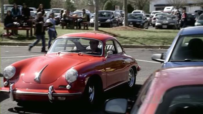 *coboara din masina*