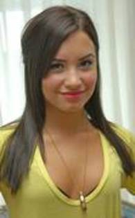 RNICIPQFITDIWKBHCUW[1] - Demi Lovato