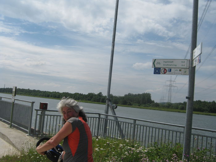 inca 13 km pana la Ingolstadt - Regensburg-straubing-passau-linz-Grein-Melk-Tuln-Wiena