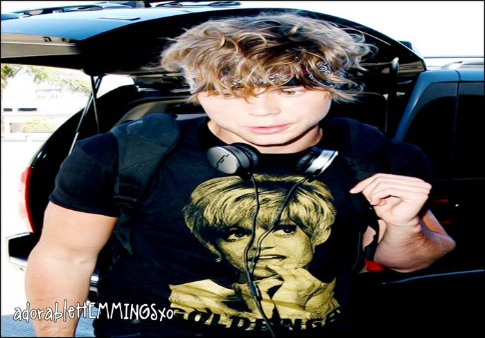 　✖ EmpireofLOVATOx9 || Ashton Irwin.