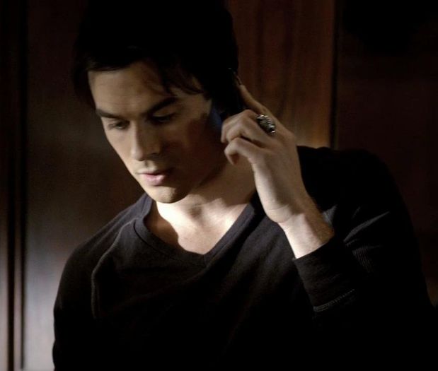 Alau da...? Uite bine Ezra spal niste vase.