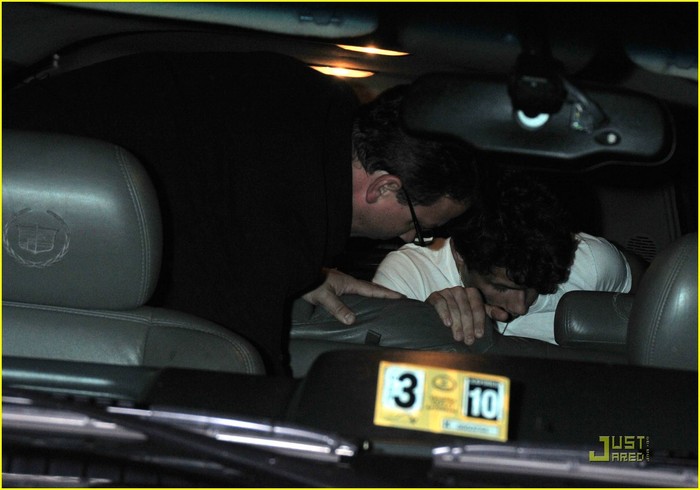 nick-jonas-georgetown-03