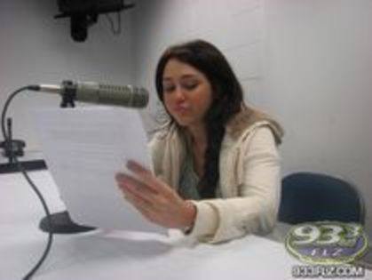 Miley 13 - Miley la radio