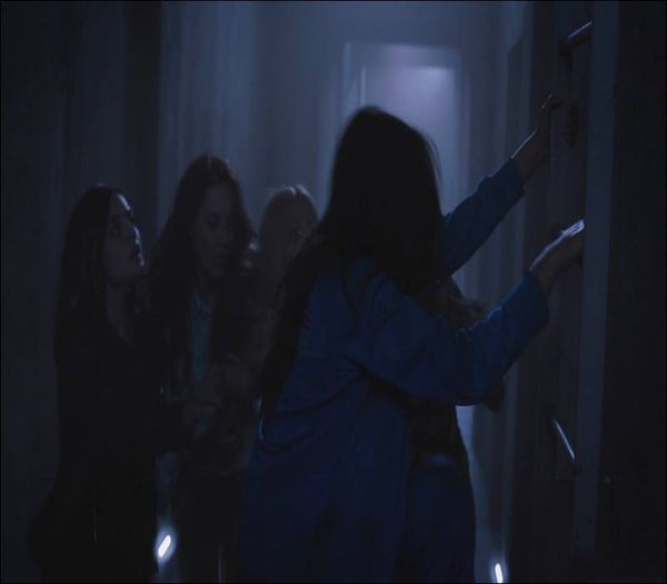 *incearca sa sparga usa*