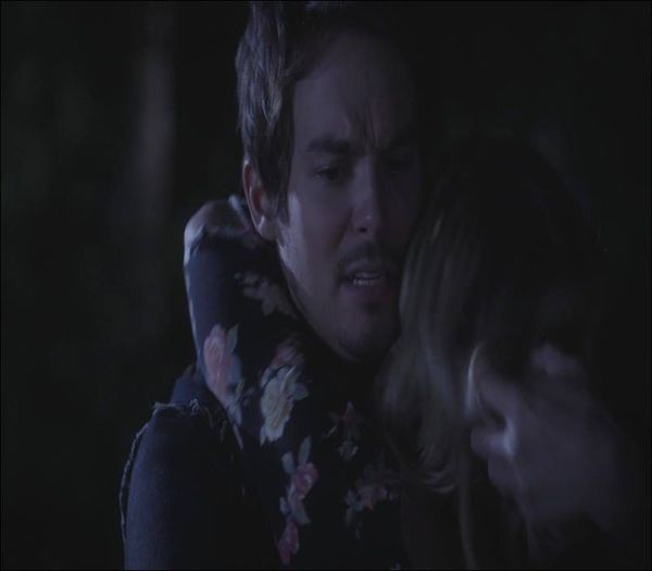 *o strange in brate pe Alice*